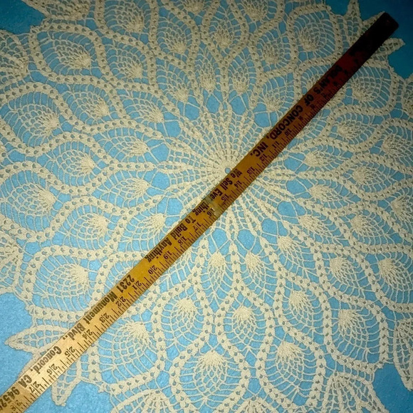 CROCHETED doily round tulip pattern handmade size 27 inch diameter - Picture 5 of 5